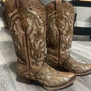 CORRAL WOMEN'S GOLDEN LUMINARY ROOTS WESTERN BOOTS - SNIP TOE